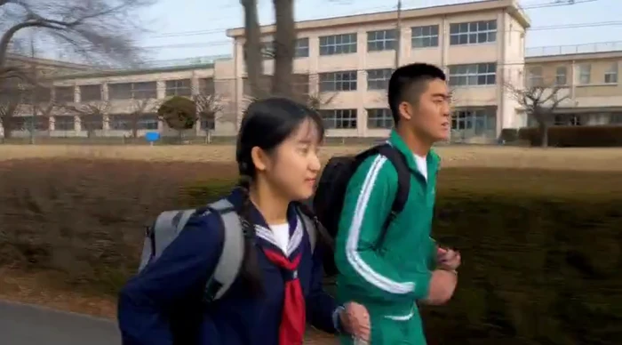 Japanese Dialogue During a Schoolyard Run